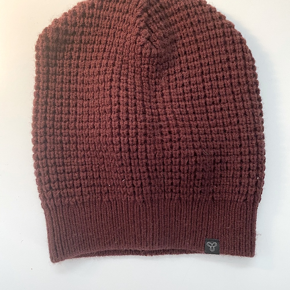 Aritzia TNA hat
